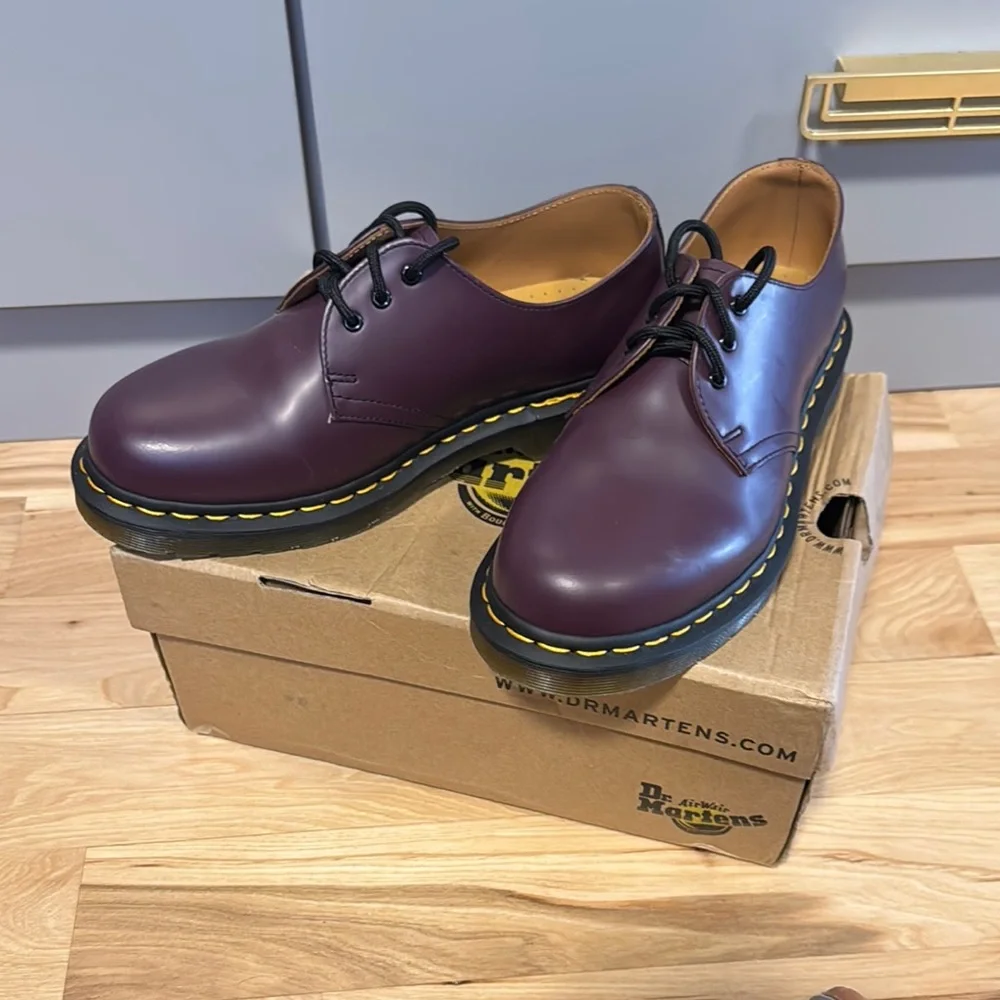 NEW IN BOX Dr. Martens Purple Leather Shoes - Picture 1 of 5